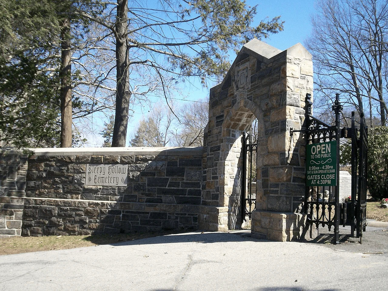 Entrada al Sleepy Hollow Cemetery